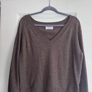 Old Navy Women's V-Neck Taupe/Brown Knit Sweater